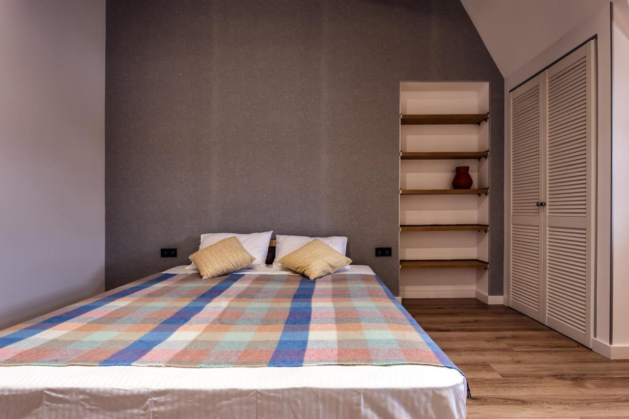 Leogrand Apartments On Kniazia Romana 6 Λβιβ Εξωτερικό φωτογραφία