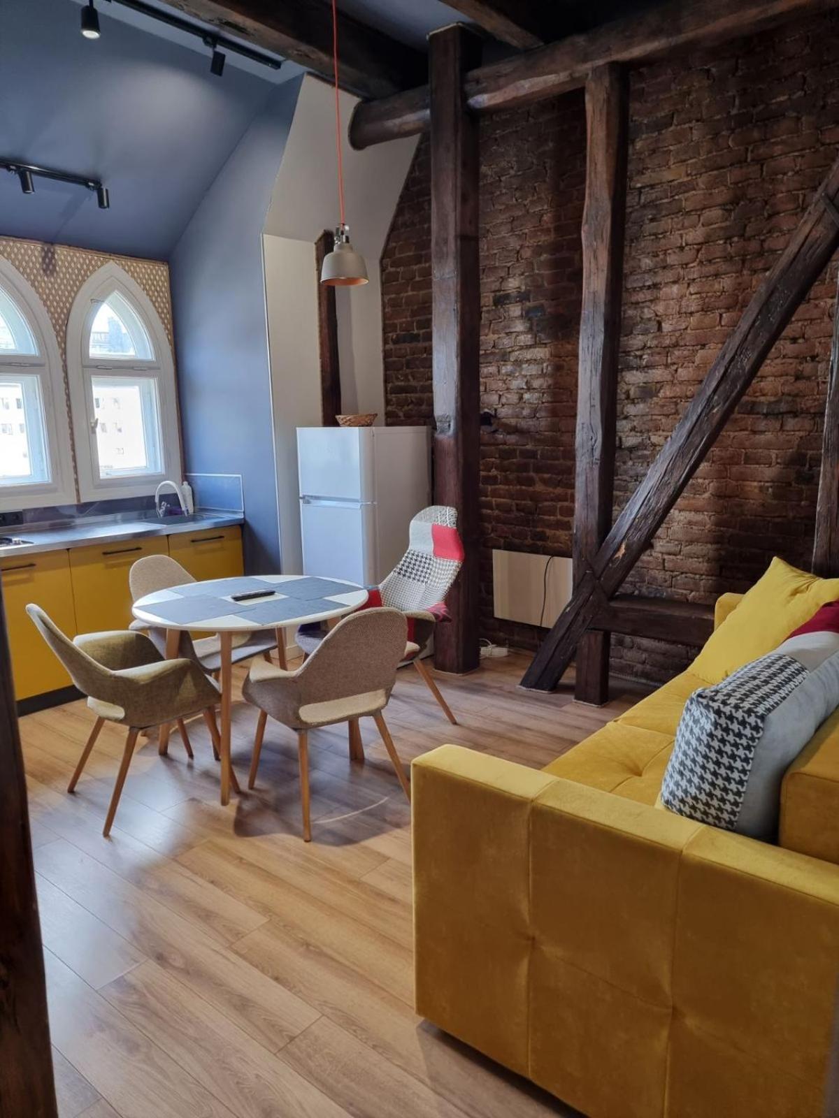 Leogrand Apartments On Kniazia Romana 6 Λβιβ Εξωτερικό φωτογραφία